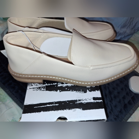 DV by Dolce Vita Women's Cream Loafers - Picture 3 of 6